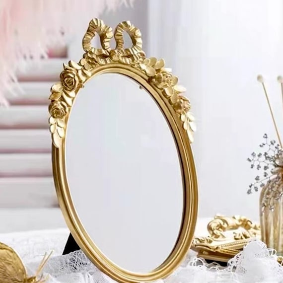 金色の装飾的オーバルテーブル 金色の装飾的オーバルテーブル 装飾的な