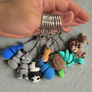 Mini Wiggle Fidget Keychain – Eco-Friendly 3D Printed Fidget Toy | Party Favor | Sensory Gift | Backpack Accessory