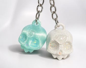 Skull Keychain Clicker Toy | 3D Printed Glitter Skull Charm | Cute Gothic Bag Accessory | Stress Relief Desk Toy
