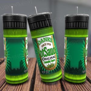 Pode incluir: Três copos de aço inoxidável verde e preto com um líquido verde dentro. Os copos têm um rótulo que diz "Danks Since 1920 PotSauce Original Cannabis Sauce Net Wt 20oz".