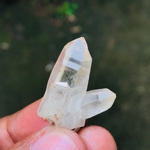 Quartz crystal - Great Luster and Transparency - from Sri Lanka - 31.40 Carats - 33 mm