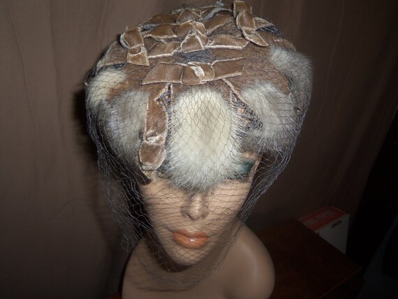 Vintage 1950s era Veiled Glamour Beige/Brown Velv… - image 2