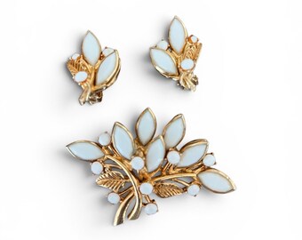 Vintage White Milk Glass Brooch & Clip On Earrings Set, 1950s Gold Tone Floral Jewelry, Mid Century Costume Jewelry