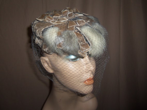 Vintage 1950s era Veiled Glamour Beige/Brown Velv… - image 6