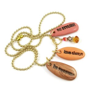 Amor siempre triple etiqueta collar inspirador estímulo motivacional usar 1 o todos los colgantes arcilla polimérica hecha a mano ser impresionante ser elegante