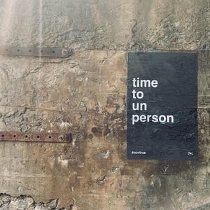 Miniluv - Time to Unperson - 24インチ×36インチ ポスター
