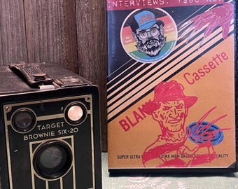 Entrevistas personalizadas entre Robert Englund y Freddy Krueger en VHS