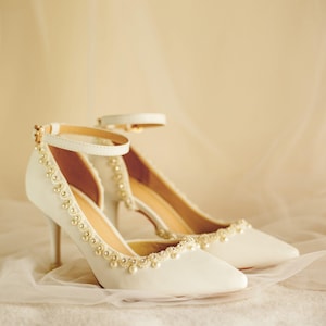 Elegant Pearl Wedding Heels, Bridal Ankle Strap Pumps, Ivory Pointed Toe Bride Shoes with Beaded Detail.