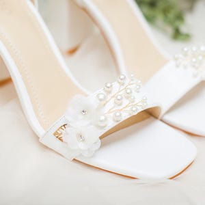 White Bridal Block Heel Sandals with Ankle Strap and Pearl Flower Embellishments, Wedding Shoes , Chunky Heels for Ceremony or Reception