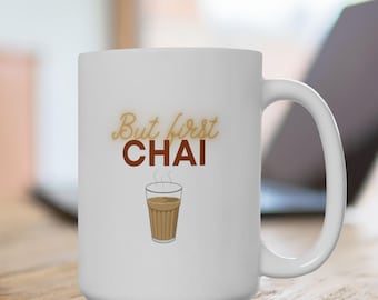 Humor Chai Tassen Lustiger indischer Chai Liebhaber 11 Unzen, 15 Unzen Tassen Chai Kaffeeliebhaber - Südasien - Aber zuerst Chai - Einzigartiges Zitat