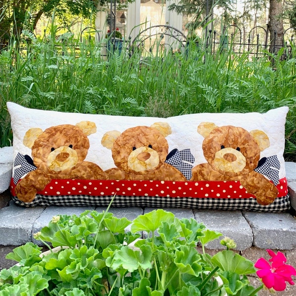 Teddy Bear Day Care Bench Pillow - pdf quilt pattern - bench pillow - table runner
