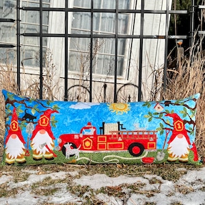 Gnomo al salvataggio - cuscino da panca - modello pdf - gnomo pompiere - modello per applique - camion dei pompieri - trapunta gnomo