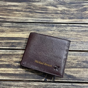 Cartera de cuero grabada con bolsillo para monedas: regalo personalizado para él o ella, cuero genuino, RFID, 5 ranuras para tarjetas, nombre personalizado