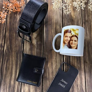 Juego de regalo personalizado: taza grabada, billetera de cuero genuino, cinturón de primera calidad y funda de teléfono personalizada: caja de regalo ecológica para él o para ella