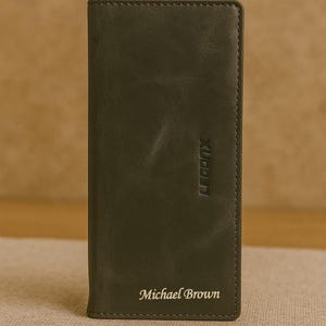Carteira de couro personalizada gravada para ele - nome personalizado, 12 compartimentos para cartões, dois compartimentos para dinheiro, bolso com zíper, presente perfeito