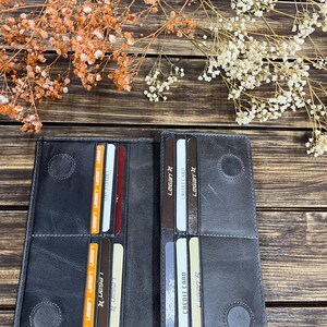 Carteira de couro personalizada gravada - Presente unissex com nome, 12 compartimentos para cartão, bolso com zíper, design espaçoso, ideal para uso diário e presentes