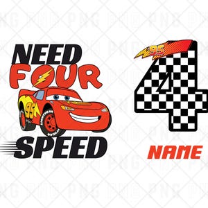 Puede incluir: Un diseño gráfico que muestra un coche de carreras rojo con el número 95, el texto NEED FOUR SPEED y un número 4 grande con un patrón de cuadros blanco y negro. Un pequeño icono de rayo y el número 95 aparecen sobre el 4, con la palabra NAME debajo.