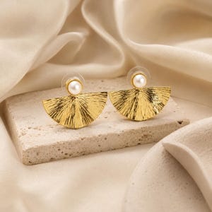 Boucles d'oreilles éventail en perles, puces d'oreilles dorées effet soleil, boucles d'oreilles minimalistes demi-lune, bijou de mariée Art déco