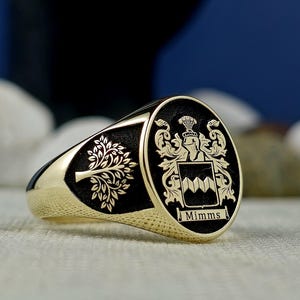 Custom Family Crest Signet Ring in Black & Gold – Oval Coat of Arms Ring for Men , Women – Heritage Jewelry Gift