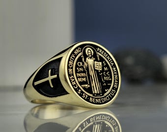 Anillo de San Benito en plata de ley bañada en oro: sello de protección religiosa