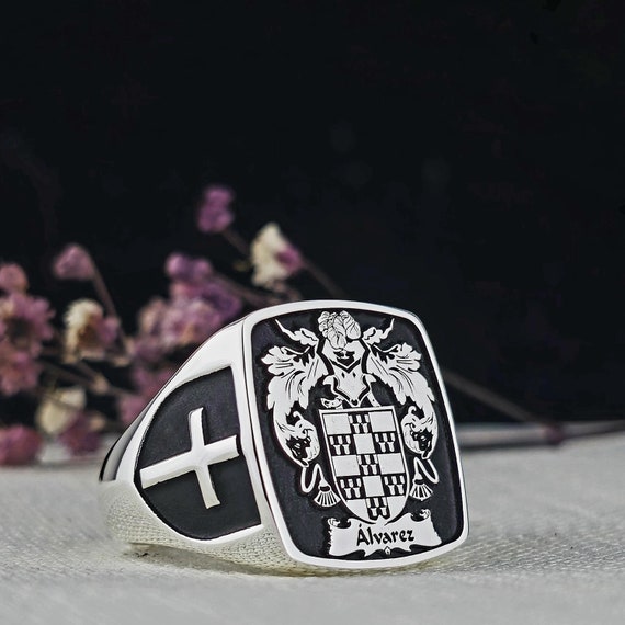 Custom Family Crest Ring: Personalized Silver & Gold Coat of Arms