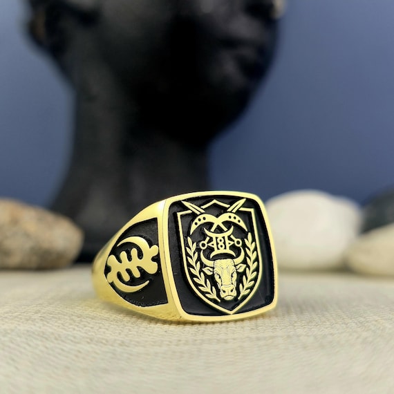 Custom Crest Signet Ring: Bull & Crossed Sabers, Family Emblem