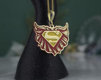 Collar con escudo heroico de plata de ley chapada en oro • Hecho a mano