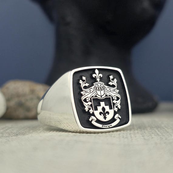 Custom Family Crest Signet Ring: Handmade Heritage Jewelry