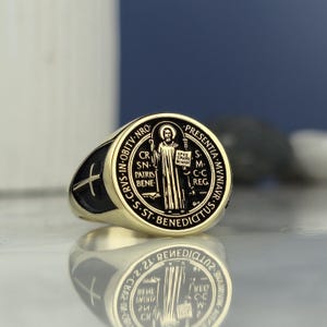 Gold Saint Benedict Signet Ring – 925 Sterling Silver Catholic Medal Ring with Cross and Latin Inscriptions – Unisex Religious Jewelry