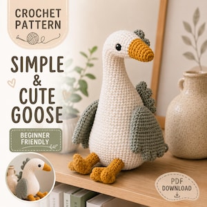 Könnte beinhalten: Eine Häkelanleitung für ein ausgestopftes Gänse-Spielzeug. Der Text lautet CROCHET PATTERN SIMPLE & CUTE GOOSE BEGINNER FRIENDLY PDF DOWNLOAD. Das Spielzeug ist weiß mit salbeigrünen Flügeln, einem gelben Schnabel und Füßen, einem schwarzen Auge.