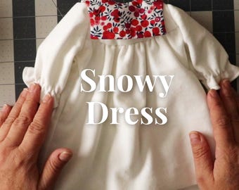 Winterliches Puppenkleid, Weihnachtsoutfit, Samt und Beeren, eckiger Kragen, von Fig and Me