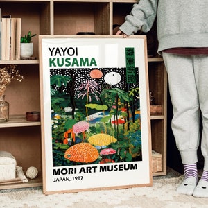 Yayoi Kusama Poster - Grüner Wald, Gerahmte Japandi Wandkunst als Yayoi Kusama Print, Inspiriertes Kusama Poster, Fertig zum Aufhängen