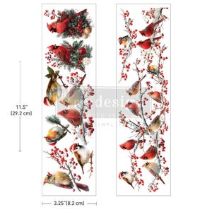 Puede incluir: Dos hojas de transferencia decorativas verticales con cardenales rojos y pájaros pequeños posados en ramas nevadas con bayas rojas. El diseño incluye un indicador de medida que muestra una altura de 29,2 cm y una anchura de 8,2 cm.