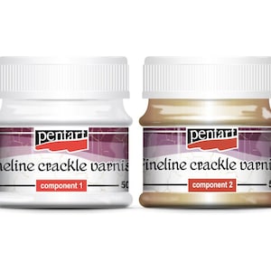 Puede incluir: Dos botes de barniz craquelado Fineline de Pentart, componente 1 y componente 2. El componente 1 es blanco, el componente 2 es dorado. Cada bote tiene una tapa blanca y una etiqueta con el nombre de la marca y del producto.