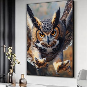 Stampa su tela di gufo volante, grande poster di gufo, arte murale di gufo, dipinto di gufo stampato su tela, regalo per amanti degli animali, decorazione murale con uccelli, pronta da appendere.