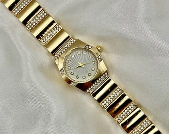 Women's Vintage Y2K GoldCrystal Bracelet Watch Minimalist Chic Avant Garde Summer Vacation