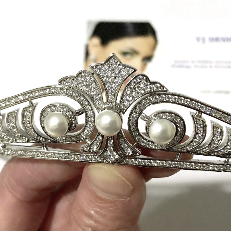 Gatsby Wedding Tiara, Art Deco Bridal Tiara, Vintage Style Wedding Crown, Fleur De Lis Bridal Headpiece, Pearl Cz Hair Accessory, FLEURA Pearls