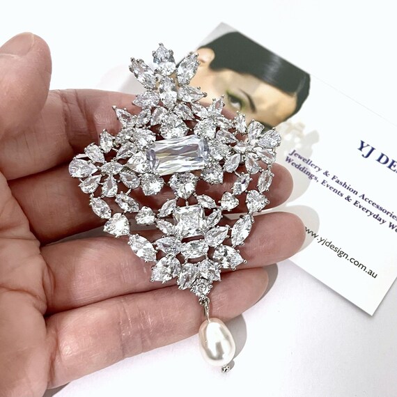 Vintage Style Art Deco Bridal Brooch, Victorian Fleur De Lis  display picture 2