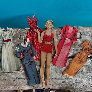 Boneca de papelão vintage dos anos 1950 com 5 roupas com abas, feminina, ótima para scrapbooking ou confecção de cartões