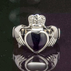 Men&#39;s or Women&#39;s Black Claddagh Ring in Stainless Steel || Celtic Ring