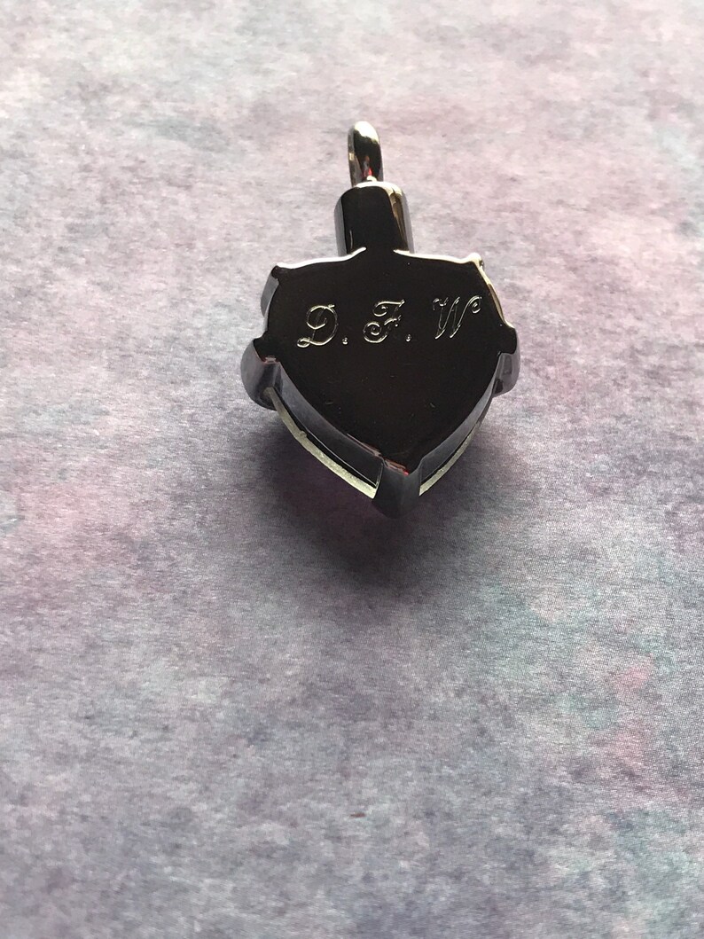 Engraveable Urn Necklace for a Mum Ashes Keepsake