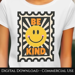 Puede incluir: Camiseta blanca con un diseño retro. El gráfico es una carita sonriente amarilla con las palabras "BE KIND" en naranja, enmarcada en un borde de sello postal negro y crema. El texto "DIGITAL DOWNLOAD - COMMERCIAL USE" está en la parte inferior.