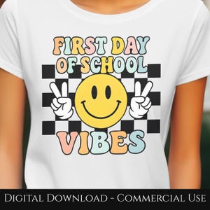 Primer día de clases PNG, diseños de camisetas para maestros, diseños divertidos para maestros, regreso a clases PNG para maestros, maestro PNG, escuela PNG, maestro preppy