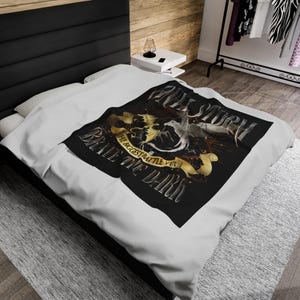 Fourth Wing Reading Blanket Cozy Fantasy Book Dragon Decor Basgiath War College Blanket Gift For Readers Onyx Storm Gift Romantasy image 3