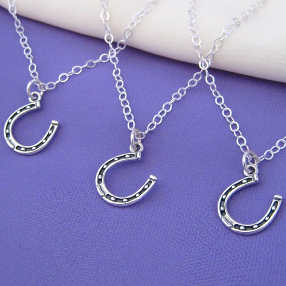 Ensemble de trois ou plus - porte bonheur fer à cheval colliers - cadeaux de mariage pour les demoiselles d’honneur - en argent sterling Ensemble de trois ou ou ou plus - porte bonheur fer à cheval colliers - cadeaux de mariage pour les demoiselles d’honneur - en argent sterling 4dc368