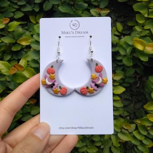 Hangoorbellen heks in opleiding kawaii, oorbellen halloweenheks, oorbellen roze spook