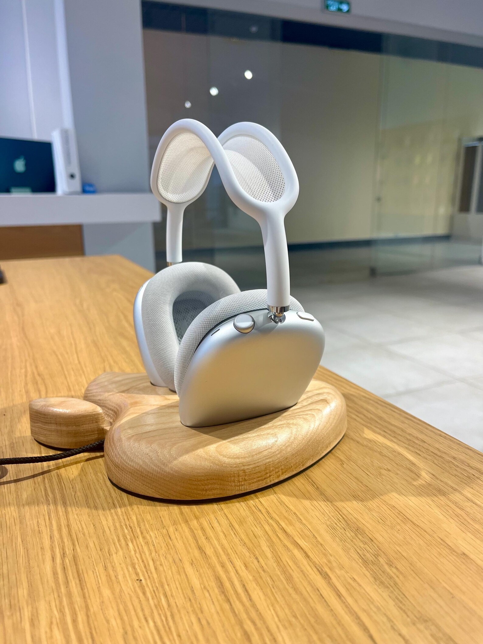 Airpods Max Charging Stand With Built in Lightning Charging