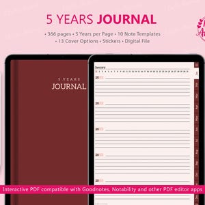 Puede incluir: Un planificador digital en la pantalla de una tableta con el texto "5 YEARS JOURNAL" y "Interactive PDF compatible with Goodnotes, Notability and other PDF editor apps". El planificador tiene una cubierta burdeos y un fondo blanco con líneas negras. La tableta está sobre una superficie rosa.
