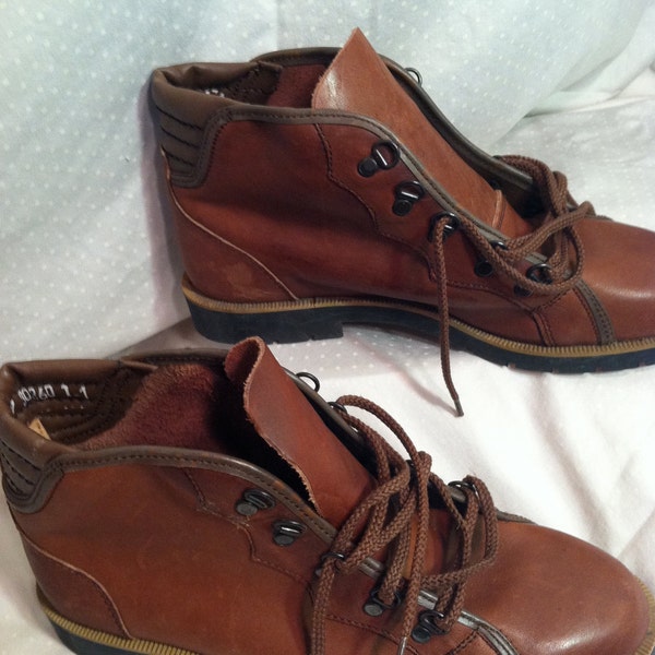 Romanian brown leather boots 8