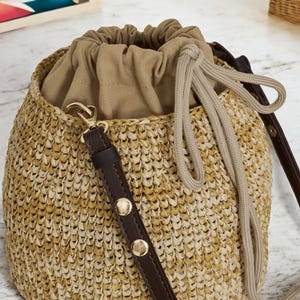 Crochet Pouch Bag, Mother’s Day Gift, Handcrafted Raffia Bag, Knitted Shoulder Bag, Handmade Crossbody Tote Bag, Gift for her, Mom&#39;s day